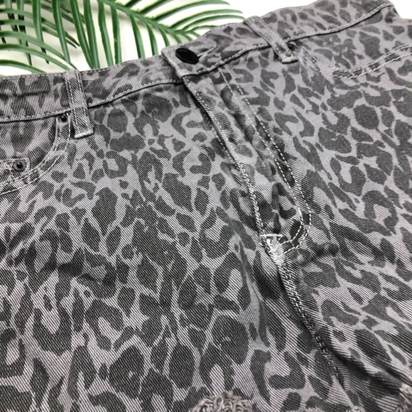 BDG High Rise Cheeky Cut Off Shorts Leopard Sz 31 - Picture 2 of 4